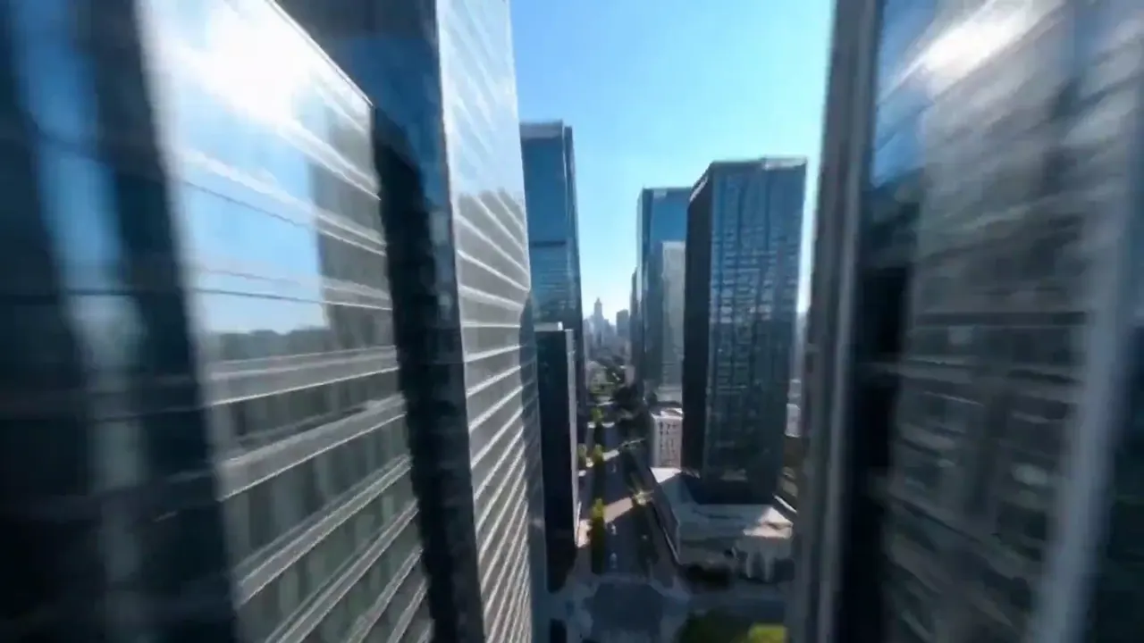 套用爆款的运镜与剪辑节奏，换成自己的产品